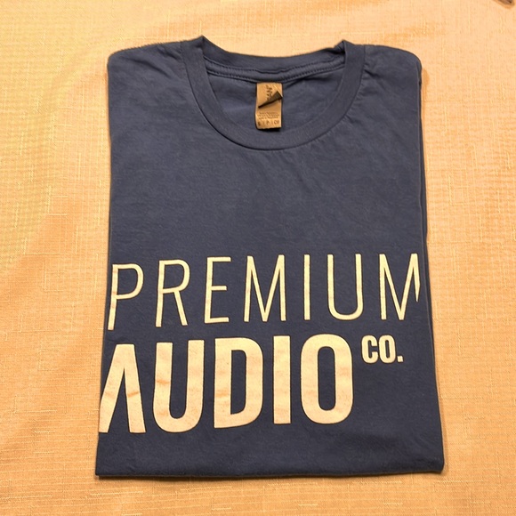 GILDAN Other - GILDAN TEE SHIRT